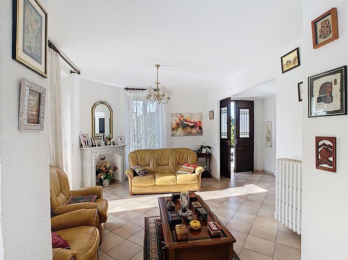 Image No.7-5 Bed House for sale