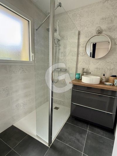 Image No.15-3 Bed House for sale