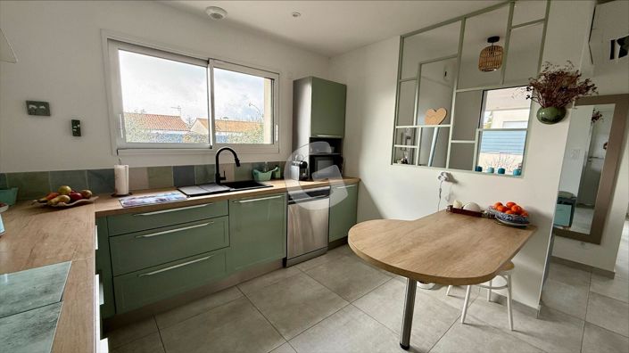 Image No.8-3 Bed House for sale