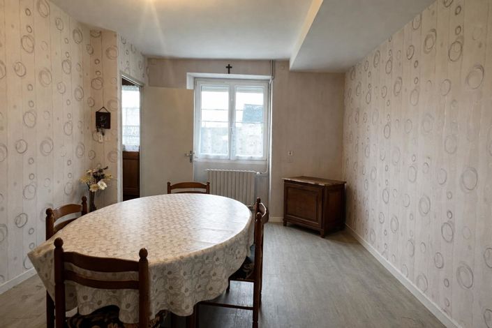 Image No.2-Maison de 2 chambres à vendre à Livré-la-Touche