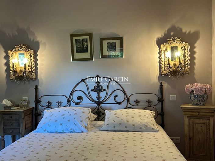 Image No.8-6 Bed House for sale