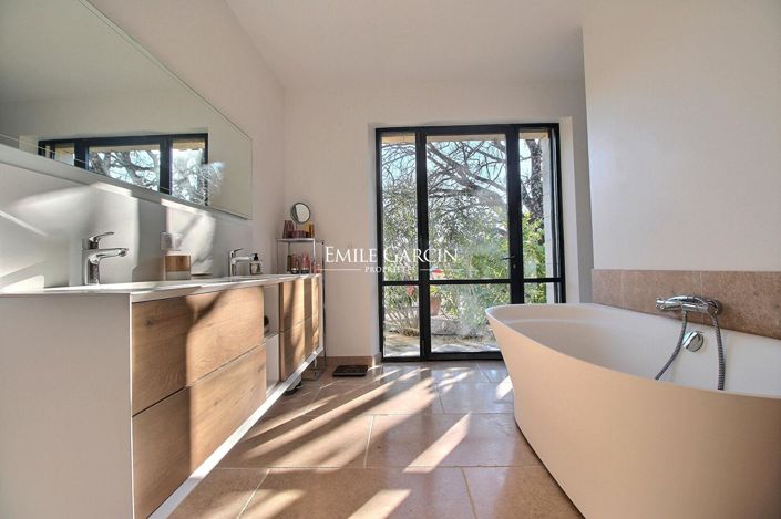 Image No.19-5 Bed House for sale