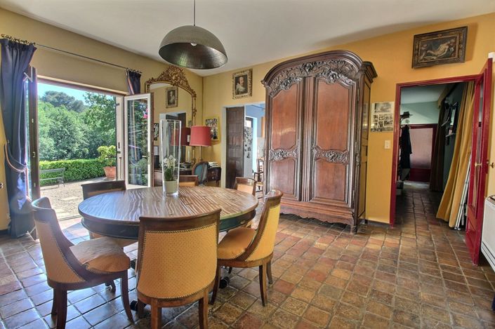 Image No.12-5 Bed House for sale