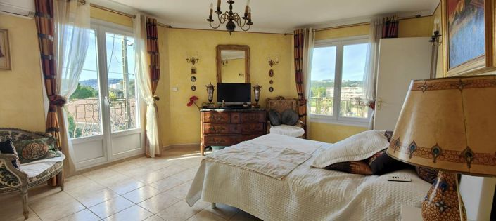 Image No.6-4 Bed House for sale