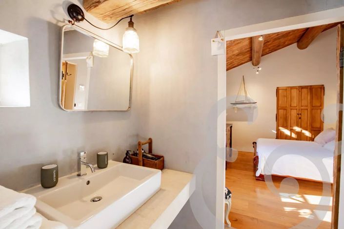 Image No.17-6 Bed House for sale