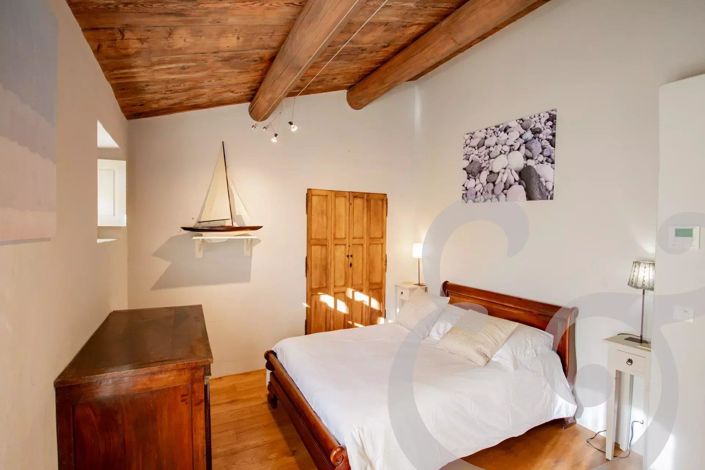 Image No.18-6 Bed House for sale