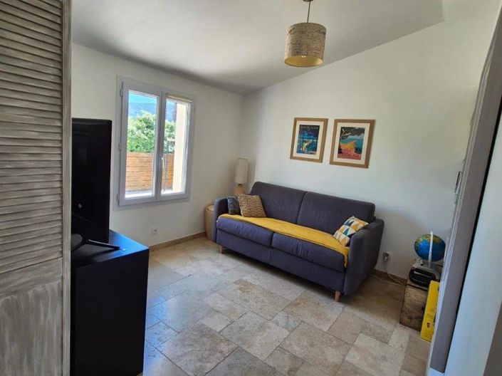 Image No.8-4 Bed House for sale