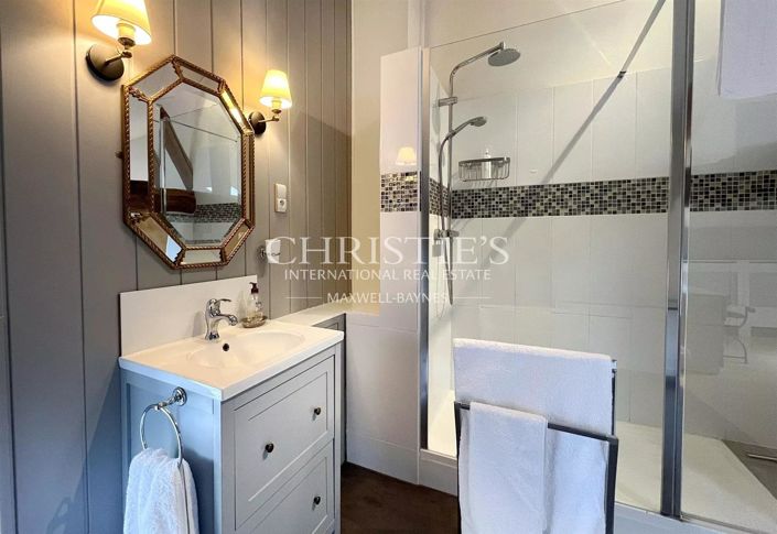 Image No.11-10 Bed House for sale