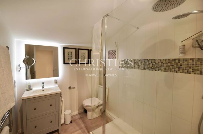 Image No.12-10 Bed House for sale