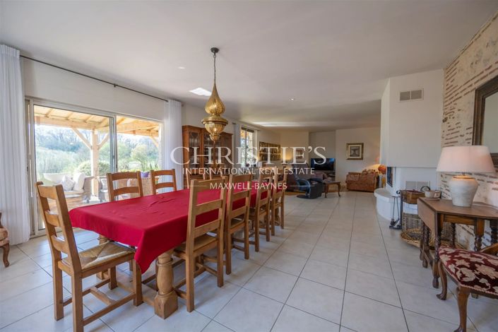Image No.16-10 Bed House for sale