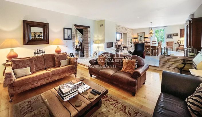 Image No.6-10 Bed House for sale