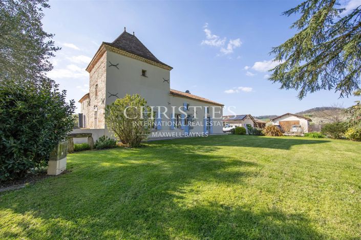 Image No.6-10 Bed House for sale