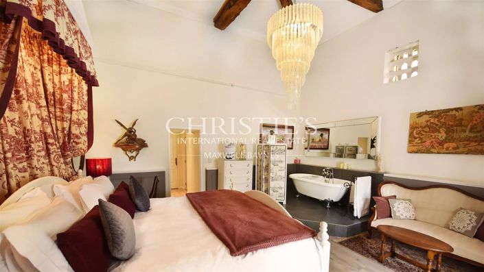 Image No.7-10 Bed House for sale