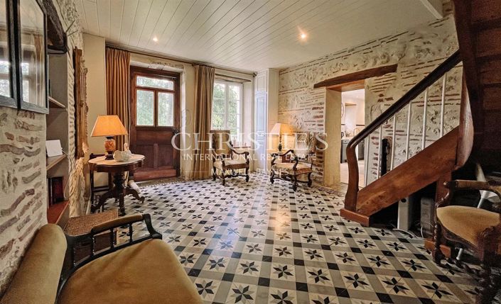 Image No.8-10 Bed House for sale