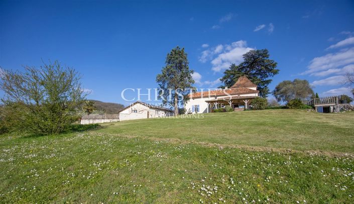 Image No.8-10 Bed House for sale
