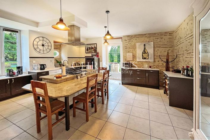 Image No.9-10 Bed House for sale