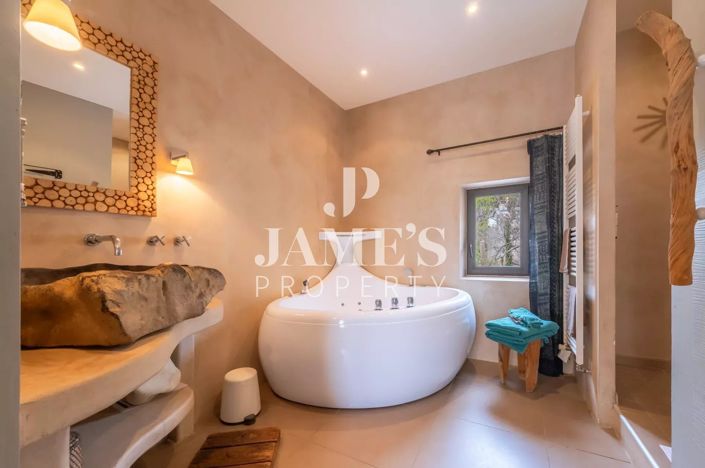 Image No.16-5 Bed House for sale