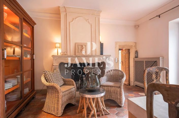Image No.8-5 Bed House for sale