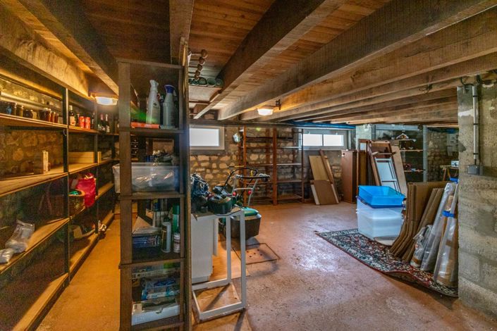 Image No.10-3 Bed House for sale