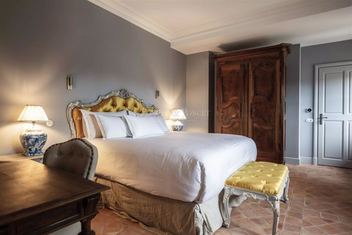 Image No.16-22 Bed House for sale