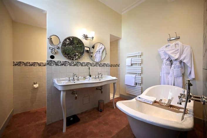 Image No.19-22 Bed House for sale