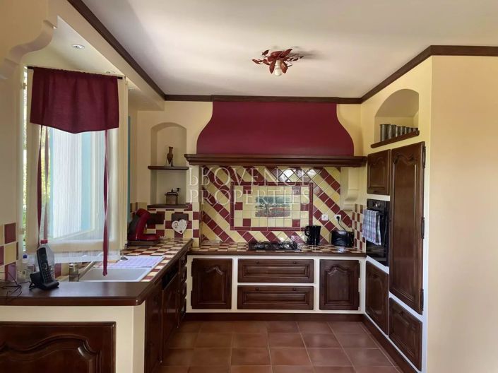 Image No.8-3 Bed House for sale