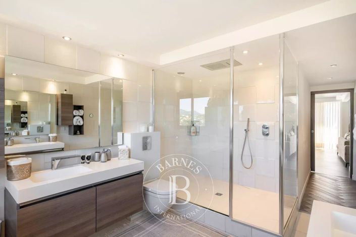 Image No.10-3 Bed Apartment for sale