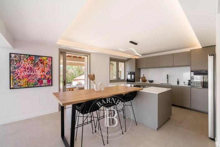 Image No.2-4 Bed House for sale