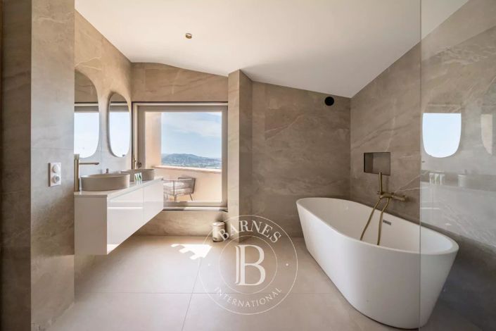 Image No.8-4 Bed House for sale