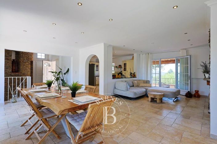 Image No.6-5 Bed House for sale