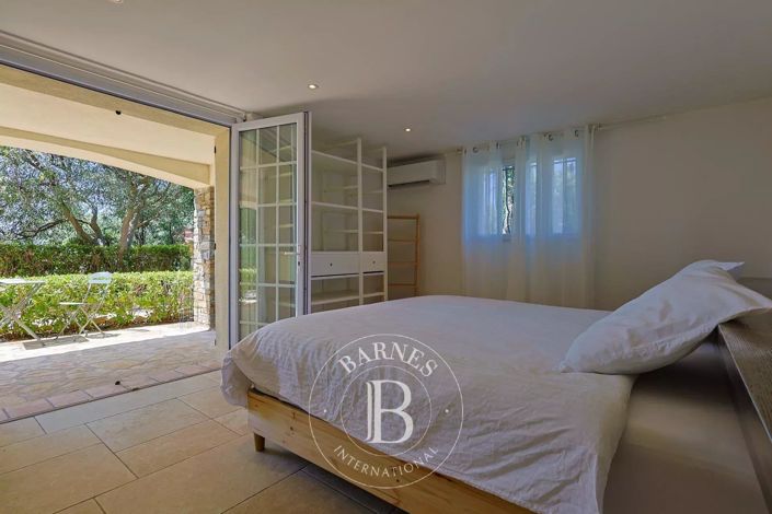 Image No.7-5 Bed House for sale