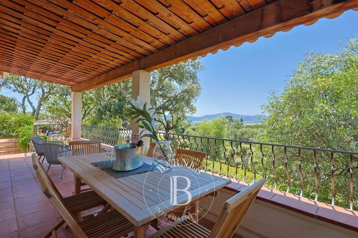 Image No.9-5 Bed House for sale