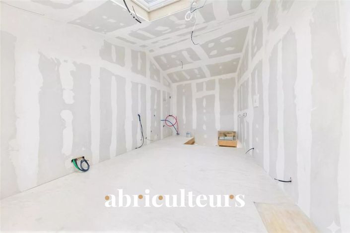 Image No.4-2 Bed House for sale