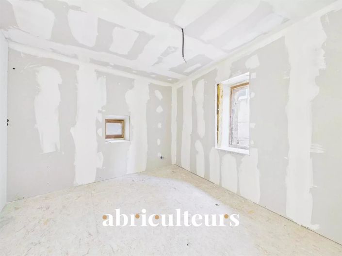 Image No.8-2 Bed House for sale