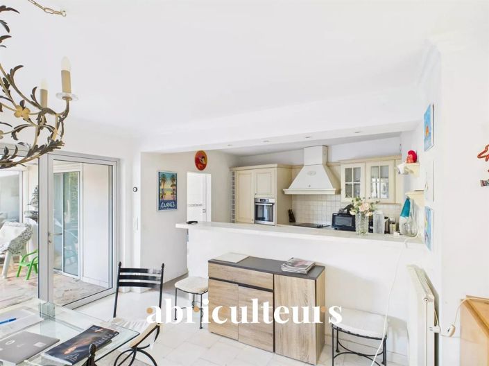 Image No.8-5 Bed Apartment for sale