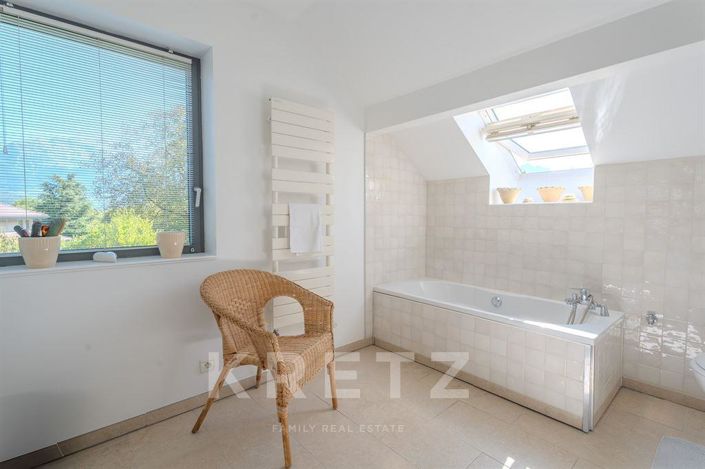 Image No.11-5 Bed House for sale