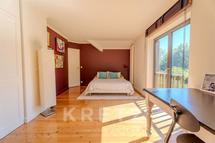 Image No.6-5 Bed House for sale