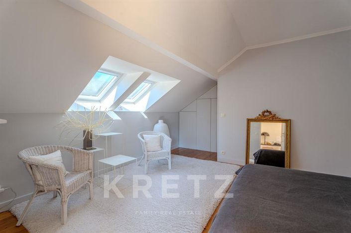 Image No.8-5 Bed House for sale