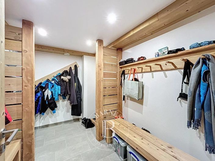 Image No.20-4 Bed House for sale