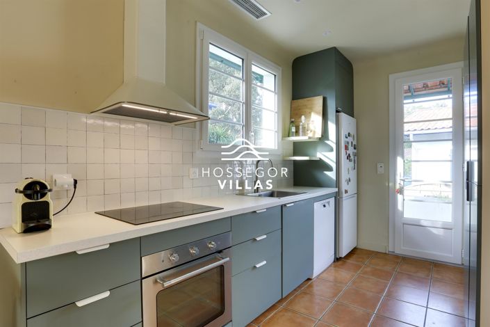 Image No.8-4 Bed House for sale