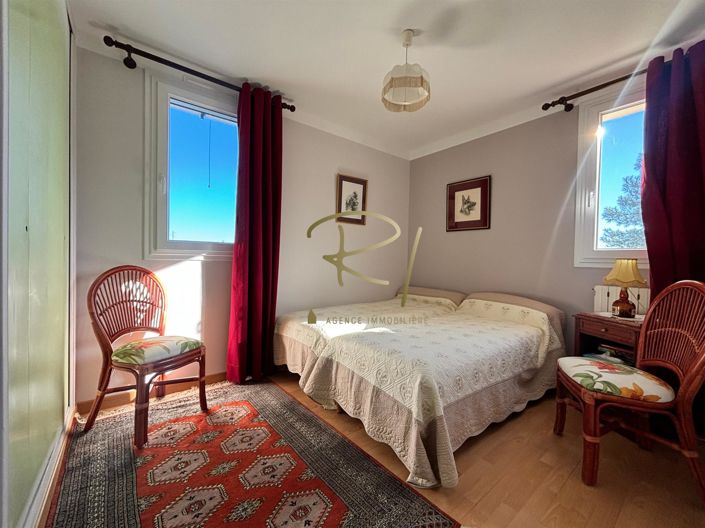 Image No.6-4 Bed House for sale