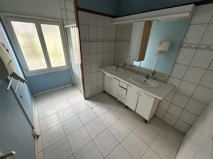 Image No.20-8 Bed House for sale