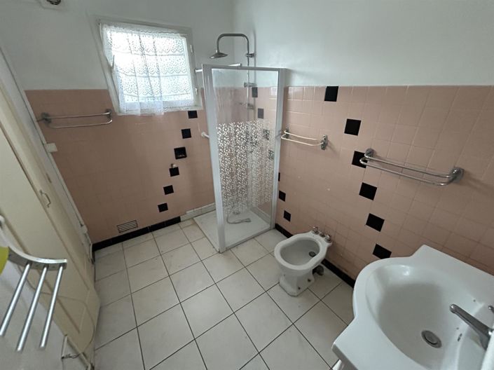 Image No.21-8 Bed House for sale