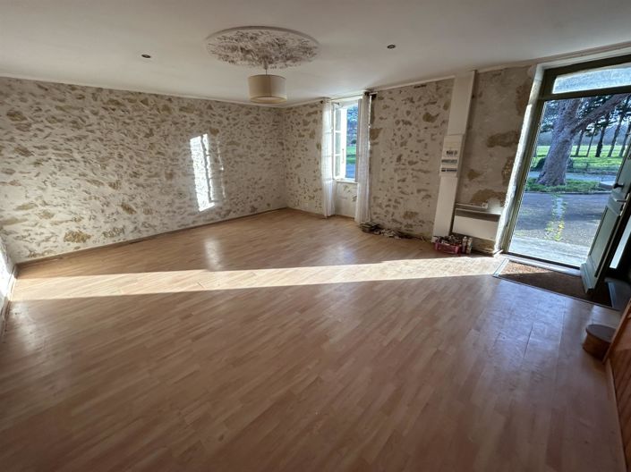 Image No.6-8 Bed House for sale