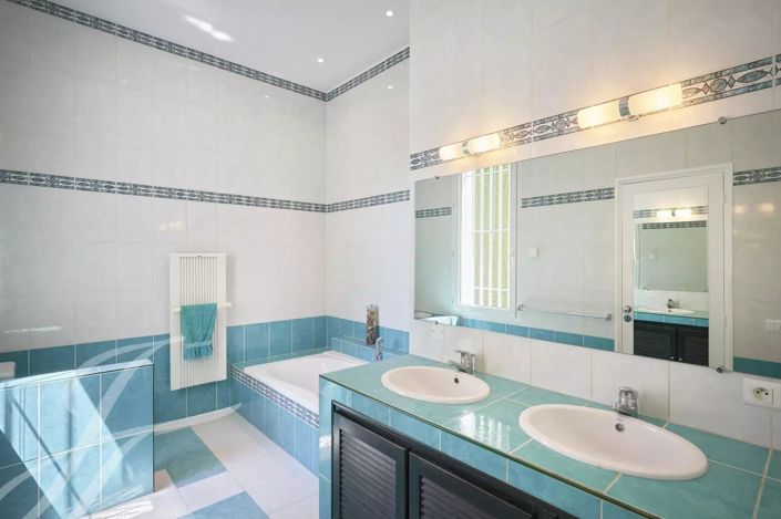 Image No.11-4 Bed House for sale