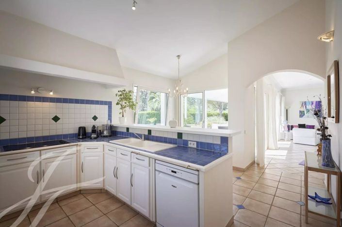 Image No.6-4 Bed House for sale