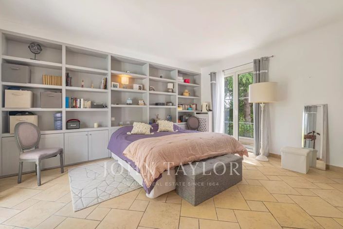 Image No.6-4 Bed House for sale