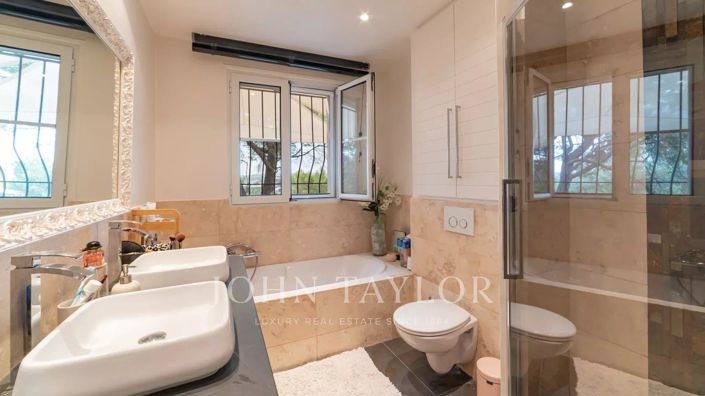 Image No.7-4 Bed House for sale