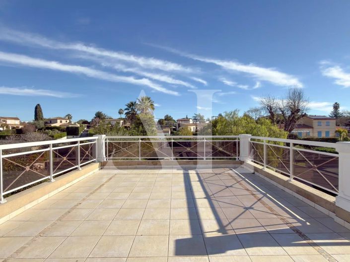 Image No.7-4 Bed House for sale