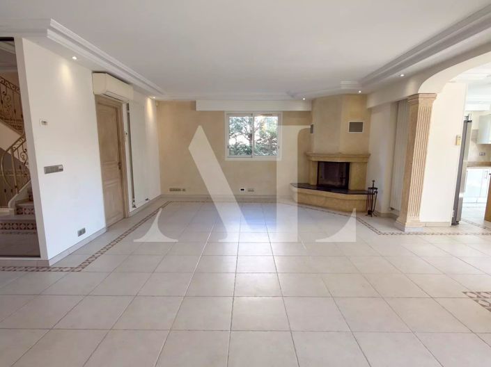 Image No.9-4 Bed House for sale